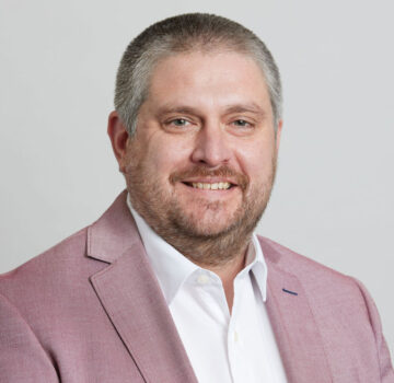 Meet Warwick Brookes, Melbourne’s top buyer’s agent with over two decades of experience. Learn from his expertise in luxury real estate and buyer advocacy services.